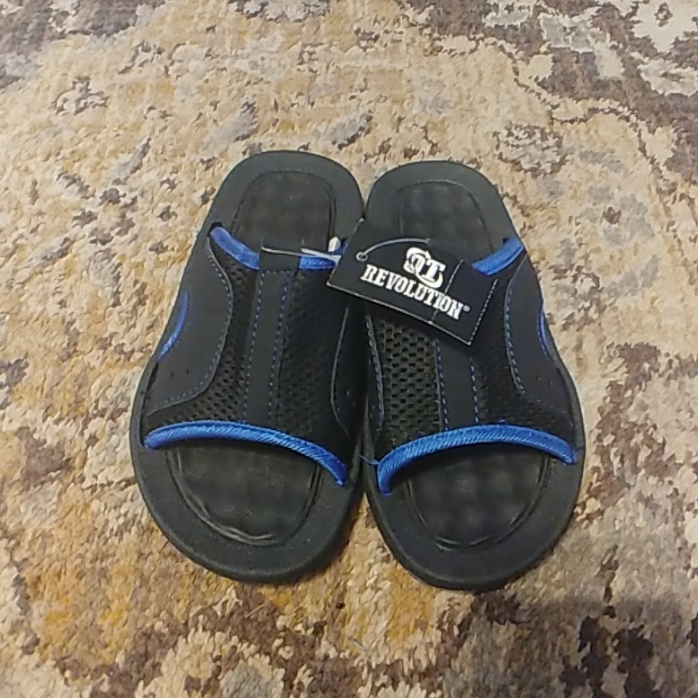 OT Revolution black sandals